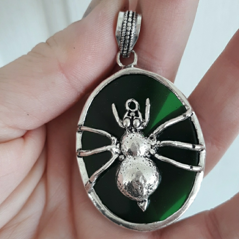 New Green Onyx 925 Silver Spider Pendant.